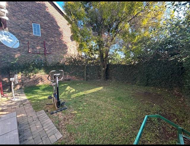 2 BEDROOM PROPERTY TO RENT IN ROOIHUISKRAAL